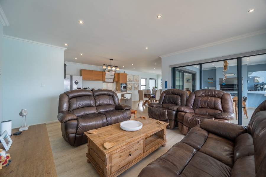5 Bedroom Property for Sale in Marina Martinique Eastern Cape